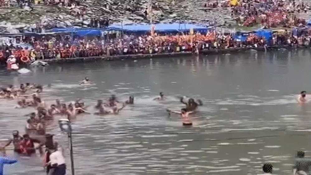 मणिमहेश डल झील में आस्था की डुबकी, शाही स्नान के लिए पंजाब-चंडीगढ़ से पहुंचे हजारों श्रद्धालु