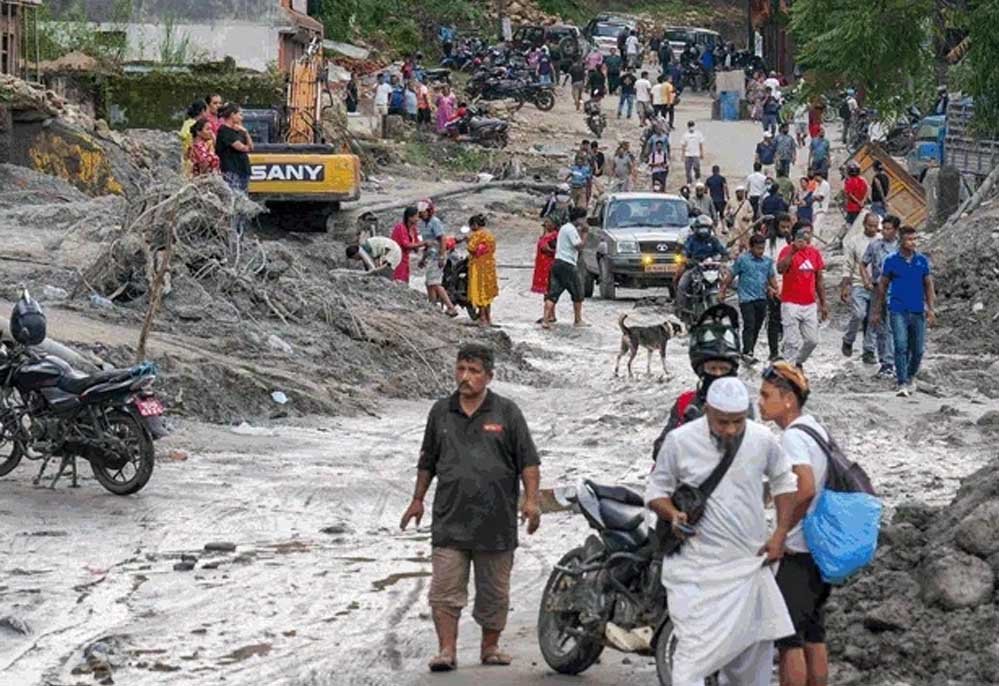नेपाल में भारी तबाही के बीच बढ़ा मृतकों का आंकड़ा, 1,344 लोगों की गई जान