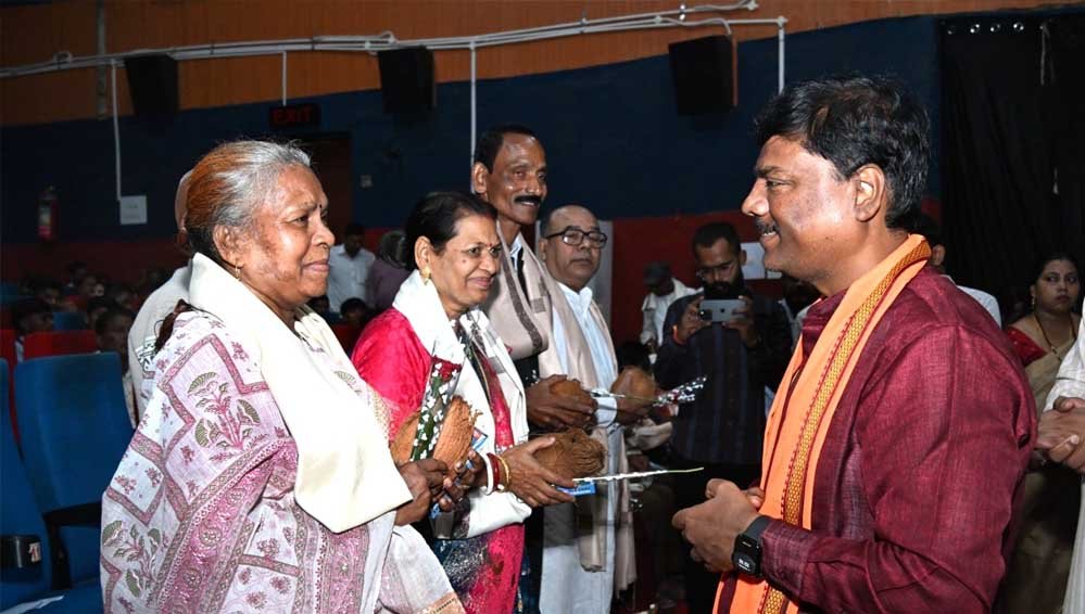 शिक्षा के क्षेत्र में योगदान का सम्मान, मुख्यमंत्री शिक्षा गौरव समारोह में केदार कश्यप ने सम्मानित किए शिक्षक