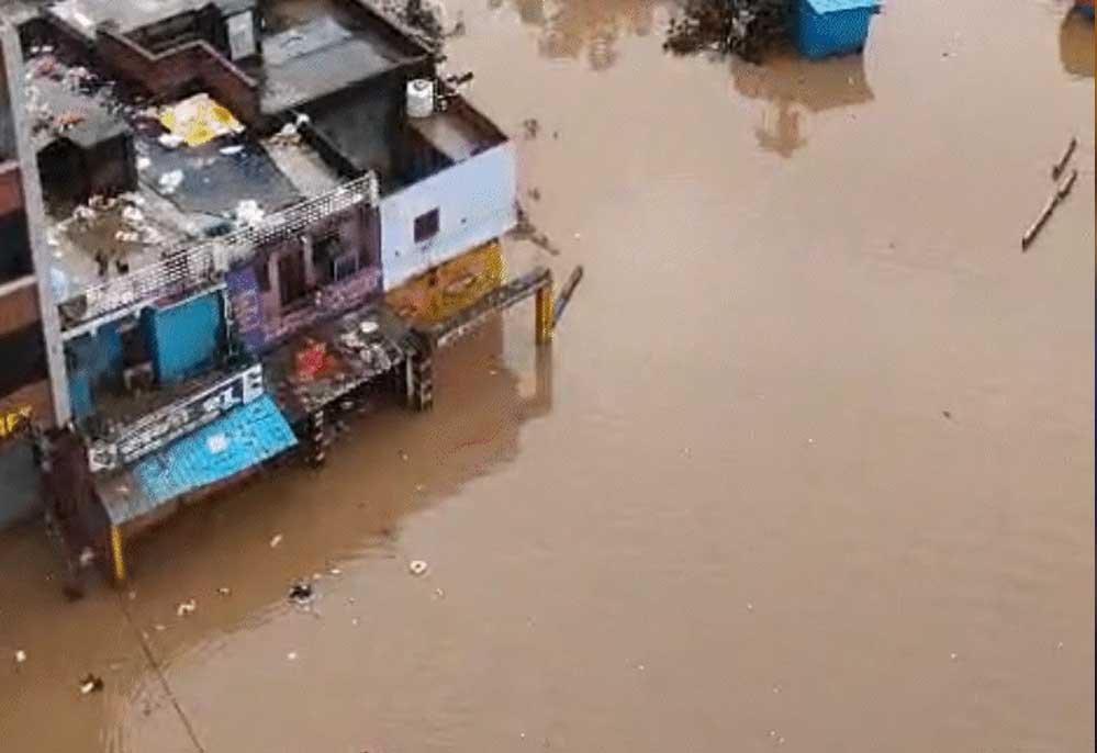 चित्रकूट में बाढ़ से भारी नुकसान, 709 घरों की बिजली बहाल; 566 कनेक्शन पर काम जारी