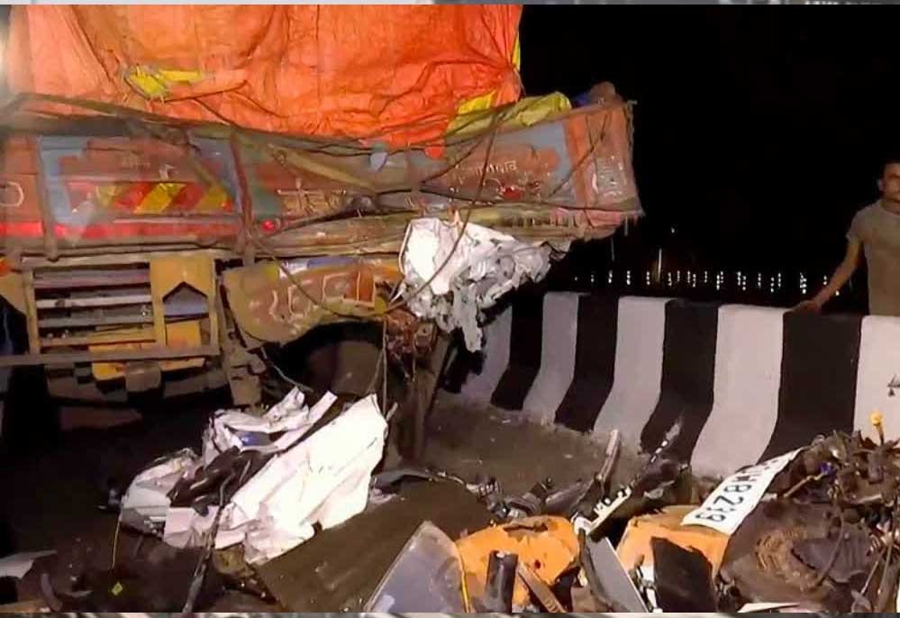 केरल में बड़ा सड़क हादसा, ट्रक से भिड़ी कार; तमिलनाडु के 8 इंजीनियरिंग छात्रों की गई जान