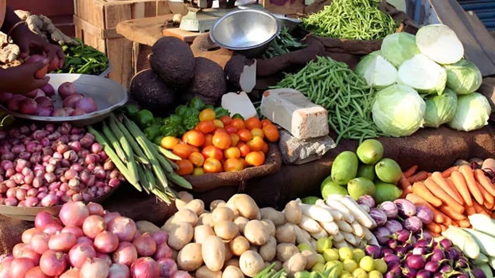 बारिश और जलजमाव के चलते ट्रांसपोर्टcost बढ़ने से आम लोगों की रसोई का बजट बिगड़ा