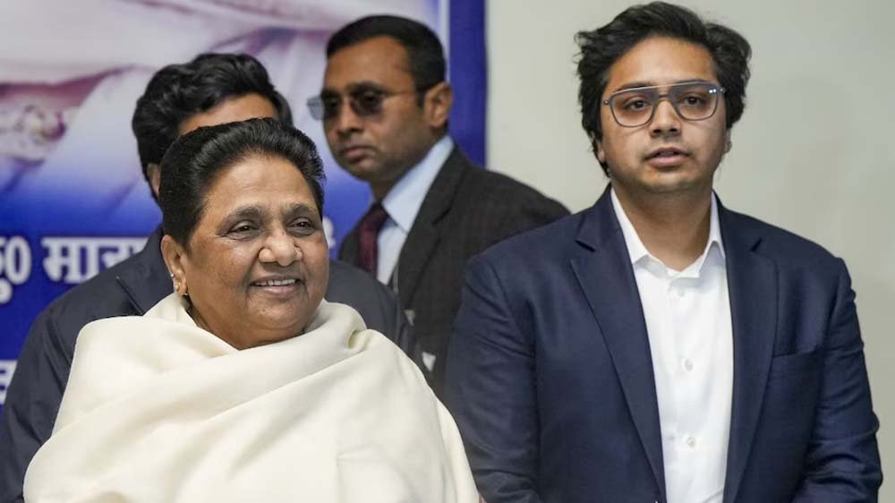 BSP में परिवारवाद पर मायावती का बड़ा ऐलान, आकाश आनंद और बहन को संगठन से रखा जाएगा दूर