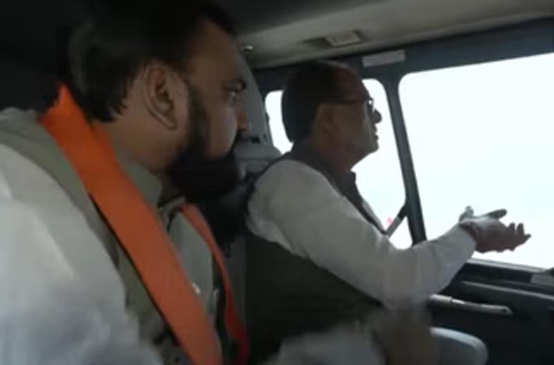 बाढ़ पीड़ितों से मिले शिवराज सिंह चौहान, बोले- केंद्र और राज्य मिलकर करेंगे हर संभव मदद