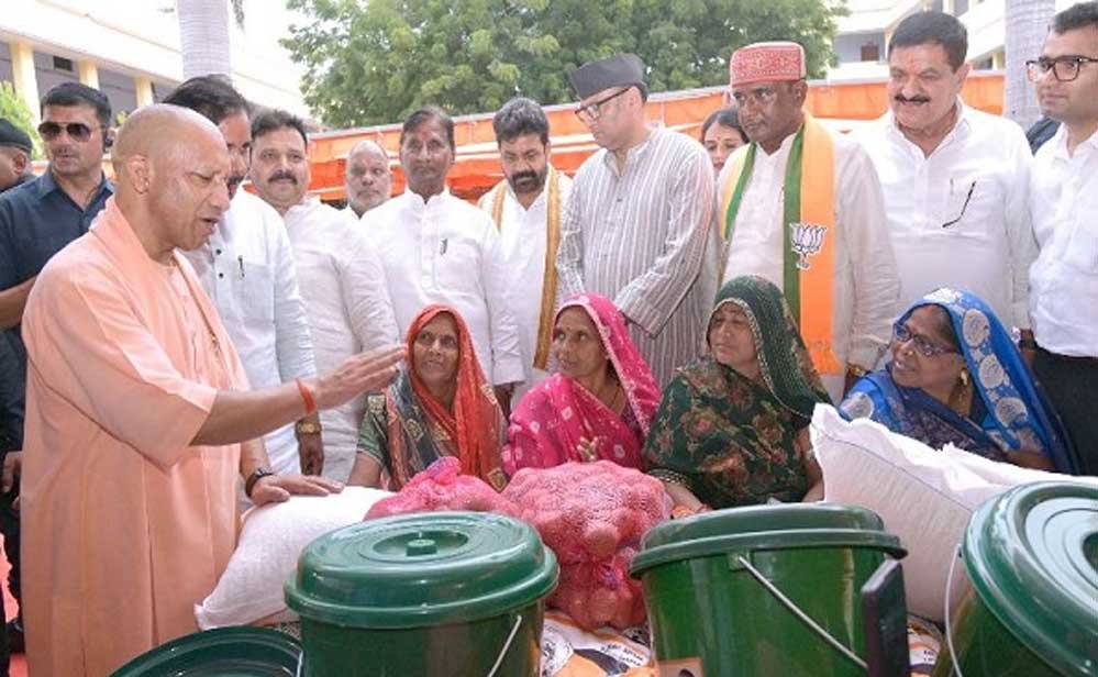 CM योगी ने बाढ़ पीड़ितों को दिया भरोसा, बोले- संकट में हर कदम पर साथ खड़ी है डबल इंजन सरकार