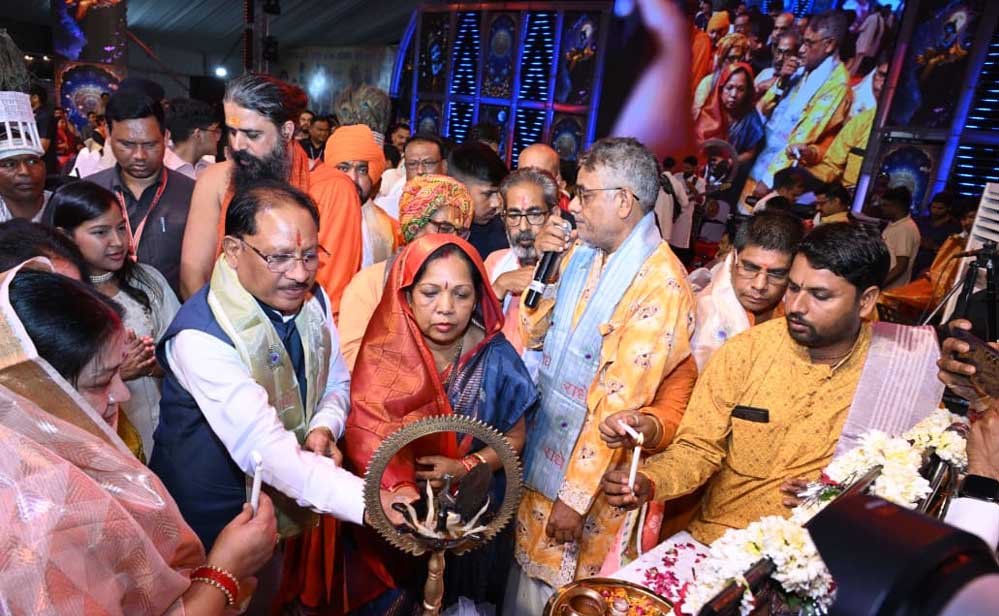 मुख्यमंत्री विशाल दही हांडी उत्सव में हुए शामिल, गोविंदाओं की टोलियों का बढ़ाया उत्साह