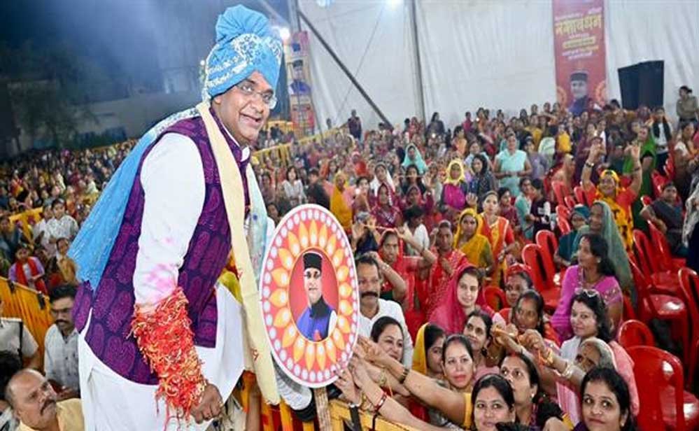 रक्षाबंधन महोत्सव में बना नया उत्साह का माहौल, 31,117 बहनों ने मंत्री सारंग को बांधे रक्षासूत्र