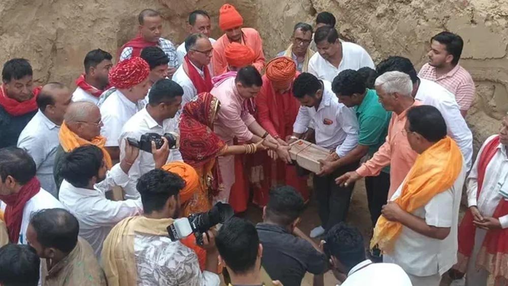 संजीवनी आश्रम में आयोजित गणेश महोत्सव के दौरान निकाली गई भव्य कलश यात्रा, उमड़े श्रद्धालु