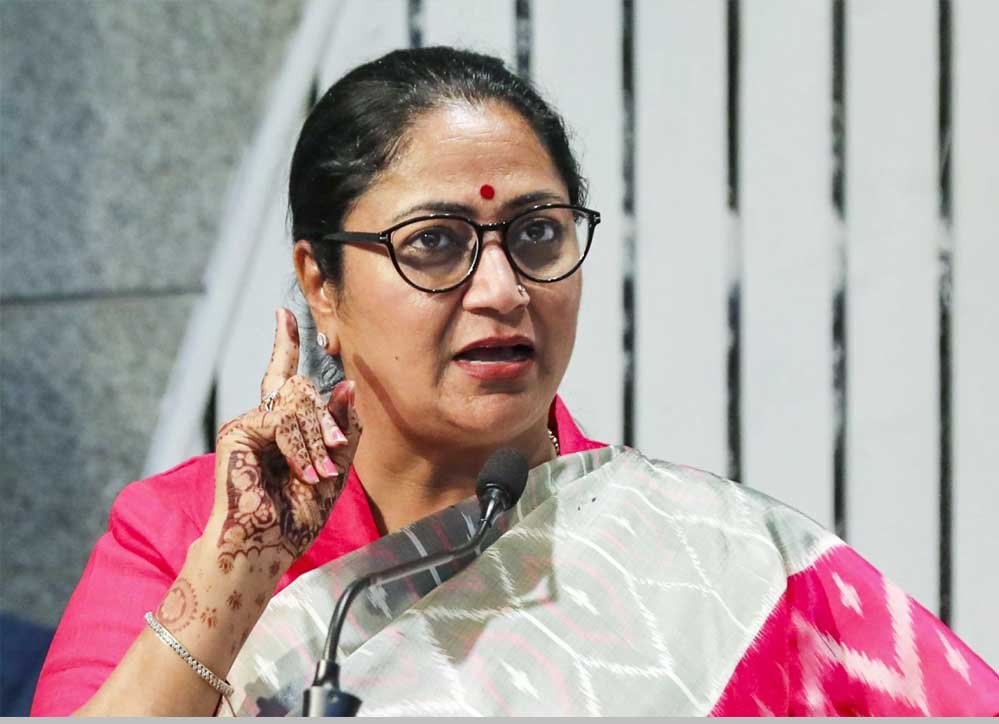सत्य निकेतन हादसे से जागी दिल्ली सरकार, पुराने भवनों में हॉस्टल-नर्सिंग होम को लेकर CM का बड़ा फैसला