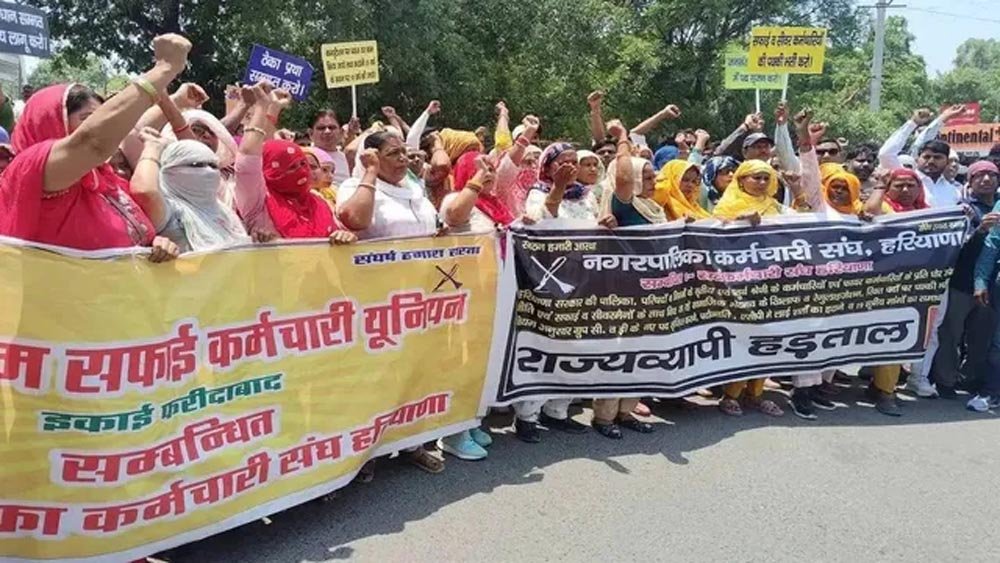 84 शहरों में 500 से ज्यादा कर्मचारियों का मुंडन, नियमितीकरण को लेकर हरियाणा में बढ़ा विवाद
