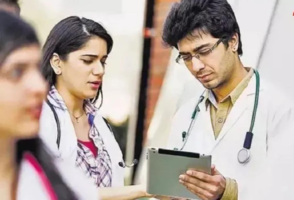 ₹82 हजार से बढ़कर ₹92,800 हुआ PG छात्रों का मानदेय, जानें तीनों वर्षों की नई राशि