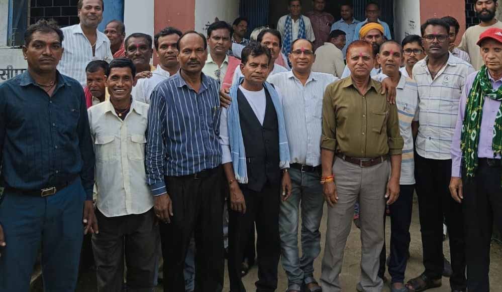 पंधी में महरा वस्त्रकार समाज की अहम बैठक, आसपास के कई गांवों से पहुंचे समाजजन; संगठन को मजबूत करने पर मंथन