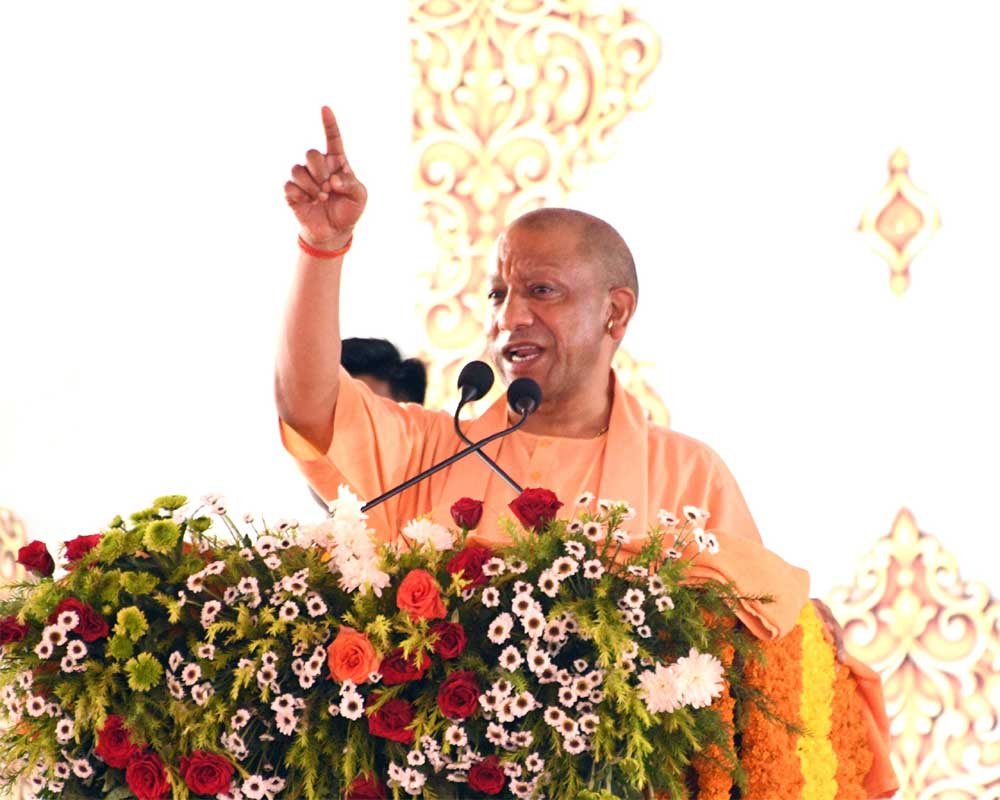 योगी सरकार की जीरो टॉलरेंस नीति: लापरवाही पर पांच तहसीलदार निलंबित, 13 अन्य को नोटिस
