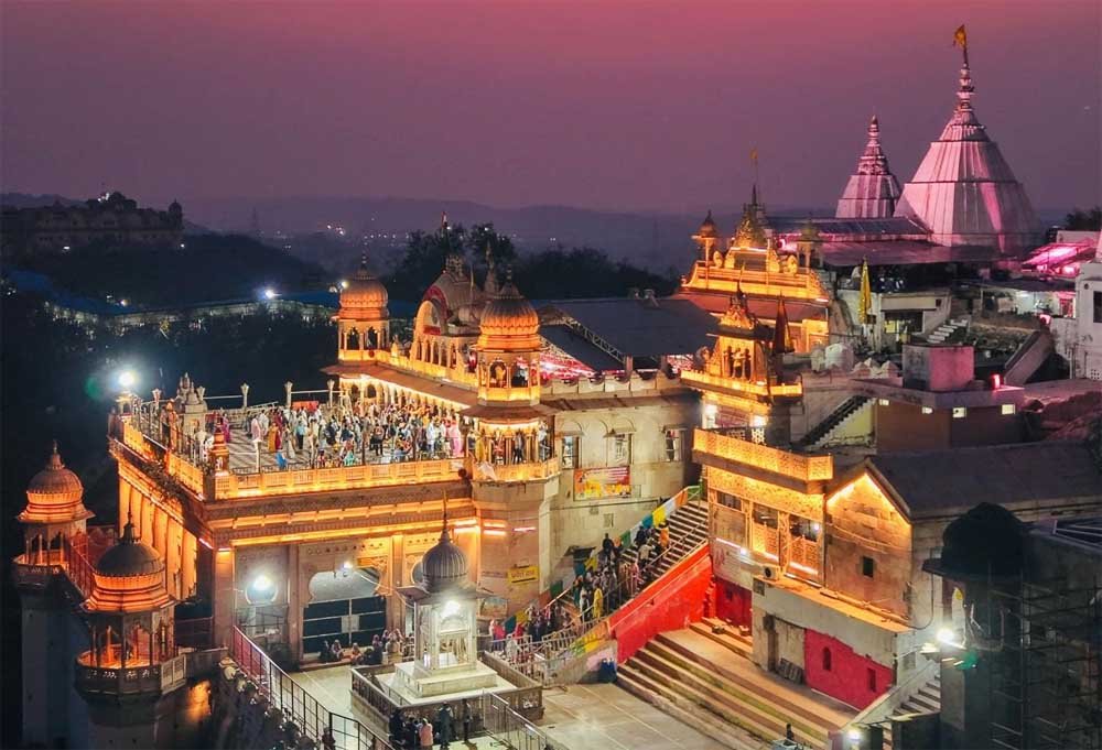 श्रद्धालुओं के सुगम आवागमन के लिए 160 विशेष बसें और 50 पार्किंग स्थल तैयार