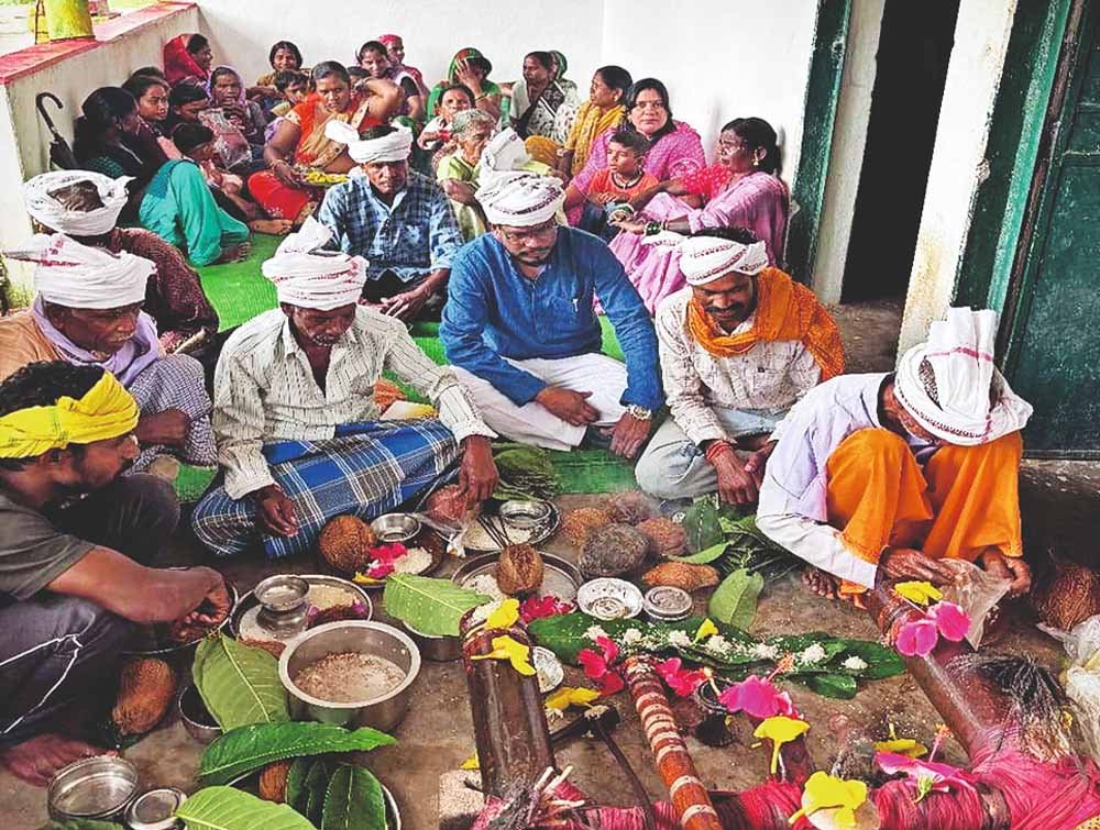 बस्तर में नवाखाई तिहार का शुभारंभ, इंद्रावती तट पर परंपरा के अनुसार लगी सेवा अर्जी