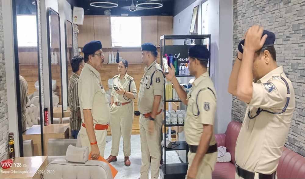 रायपुर में स्पा सेंटर पर छापेमारी से हड़कंप, आपत्तिजनक सामग्री मिलने पर दो पर कार्रवाई