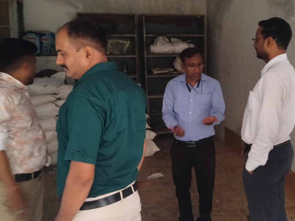अवैध कीटनाशक बनाने-बेचने पर दुर्ग में कार्रवाई, कृषि टीम ने आरोपियों को पकड़ा