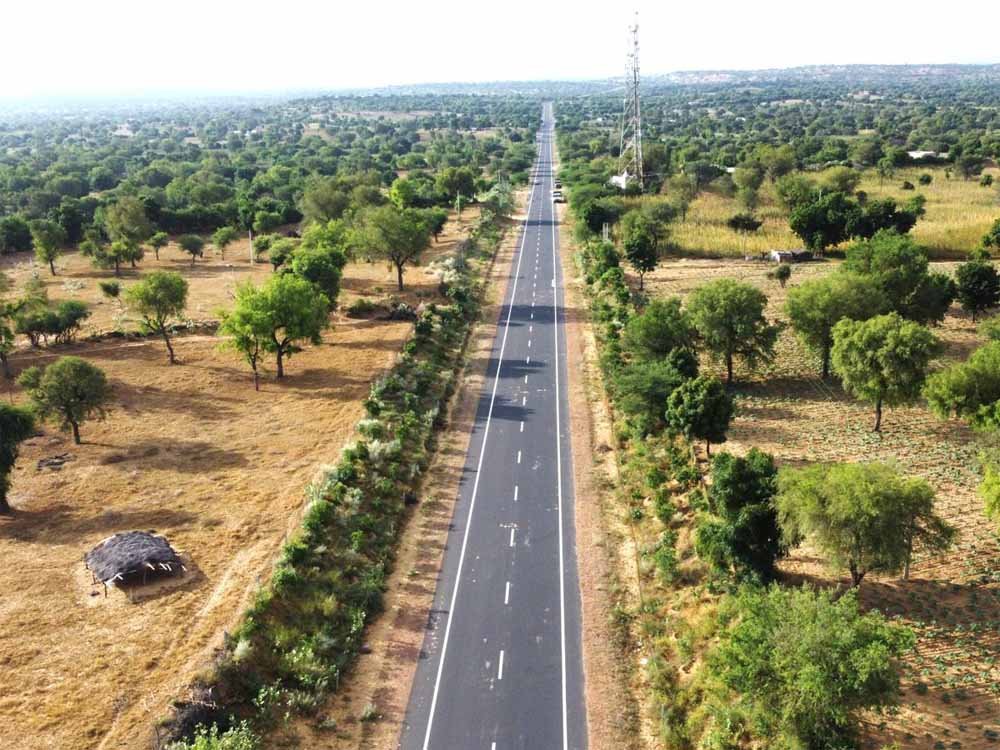 Jagdalpur Green Corridor: नेशनल हाईवे को मिलेगा हरियाली का कवच, 2700 पौधों से बनेगी ग्रीन बेल्ट