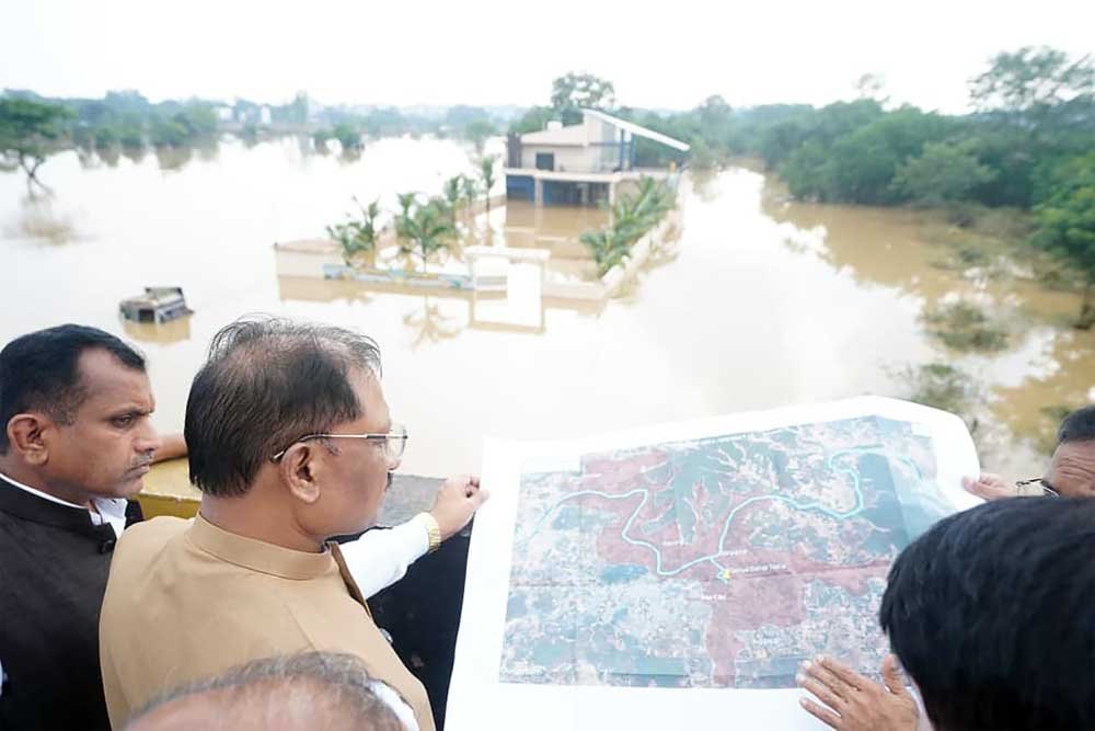 शासन से मिलने वाली सहायता के अतिरिक्त मुख्यमंत्री राहत कोष से प्रत्येक प्रभावित परिवार को ₹10 हजार की मदद की घोषणा