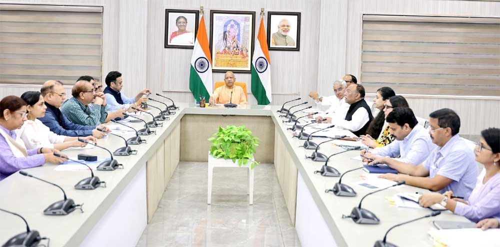 अधिकारी जमीनी स्तर पर व्यवस्थाओं की नियमित निगरानी करें- नगर विकास मंत्री