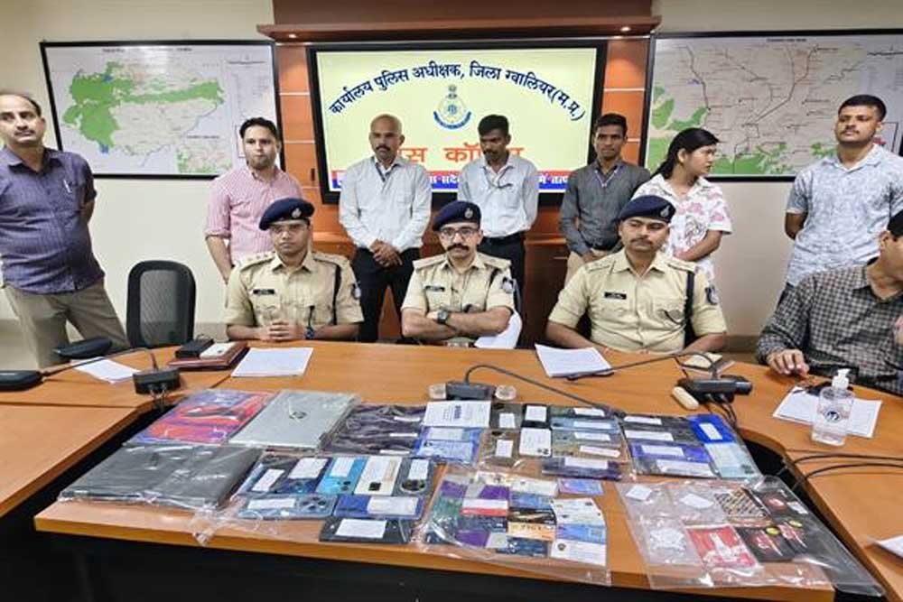डुप्लेक्स से करोड़ों की साइबर ठगी का कारोबार! ग्वालियर पुलिस की बड़ी कार्रवाई, नेटवर्क के 5 आरोपी गिरफ्तार