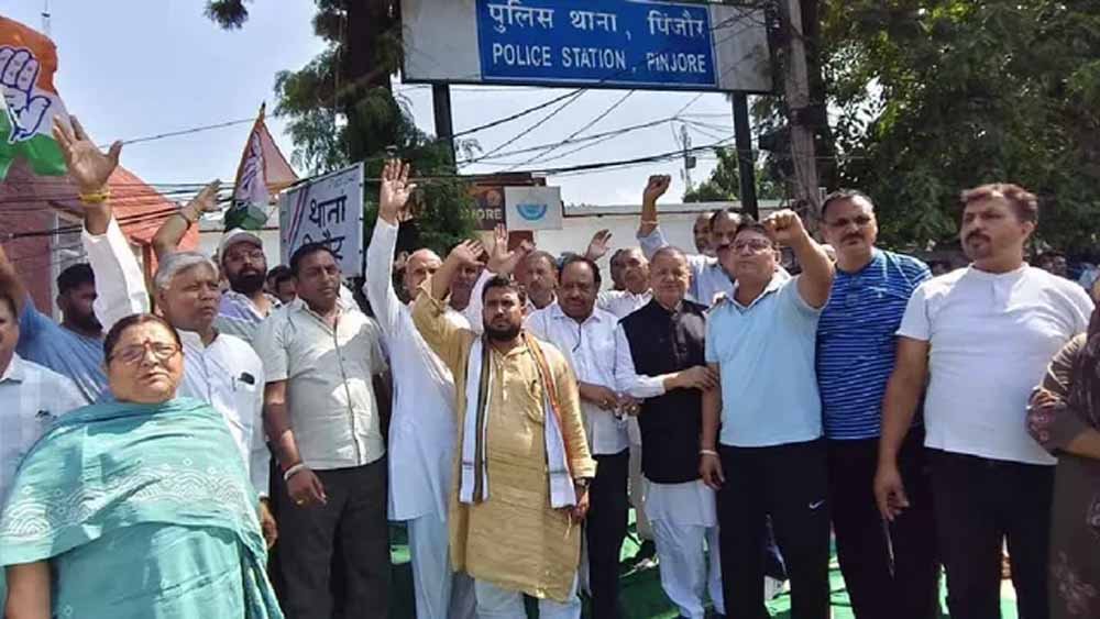 सभापति चुनाव से पहले तिजारा में विवाद, कांग्रेस पार्षद को रोकने पर हंगामा
