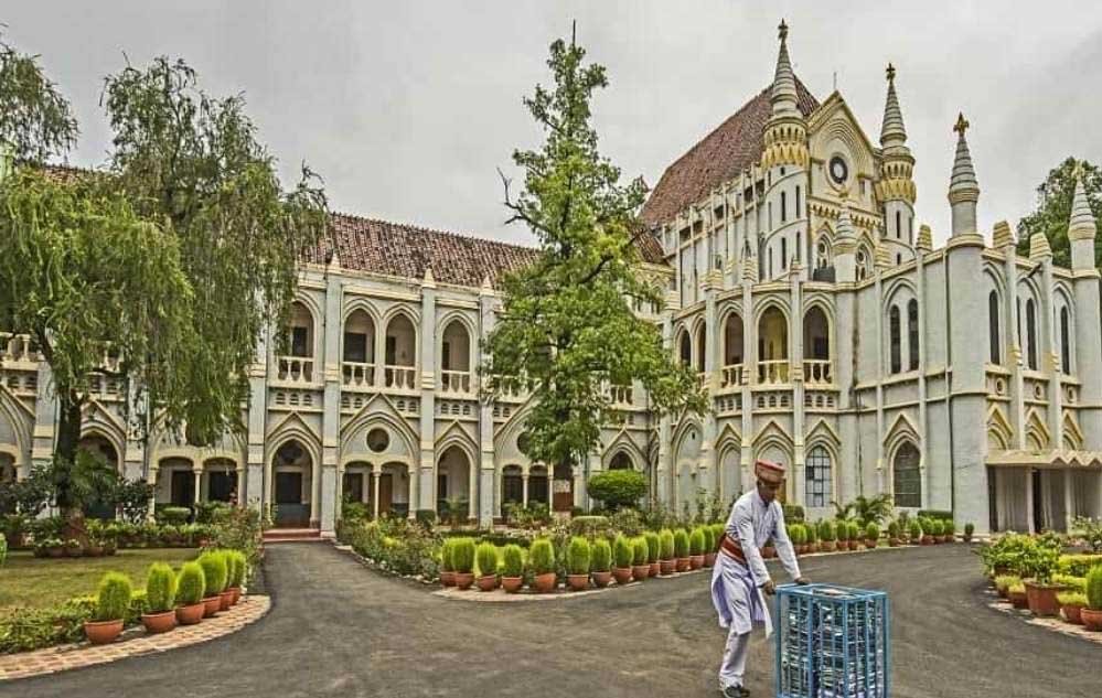 अवमानना याचिका पर हाईकोर्ट की सख्ती, छिंदवाड़ा SP के खिलाफ वारंट
