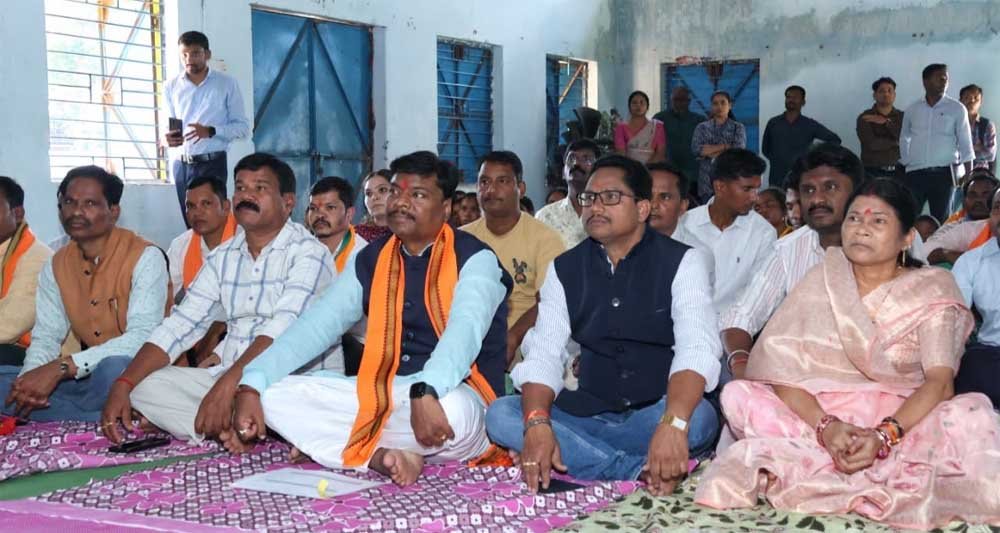 कुंगारपाल में वन मंत्री श्री केदार कश्यप की मौजूदगी में ग्रामीणों ने सुना ‘मन की बात’ का 138 वां संस्करण