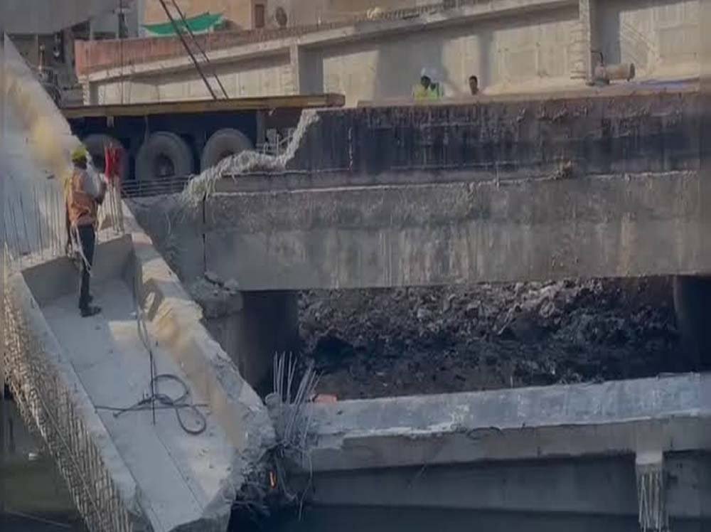 ग्वालियर में एलिवेटेड रोड के किनारे बड़ा हादसा टला, सड़क धंसने से 4 मकानों में दरारें