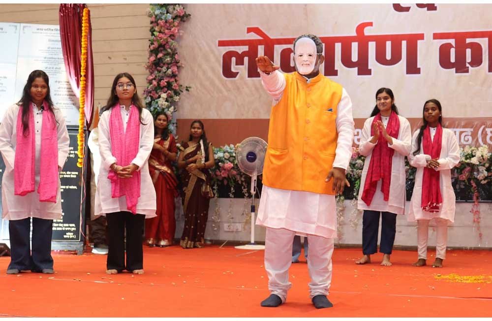 अरुण साव ने बढ़ाया विद्यार्थियों का उत्साह, दर्शक दीर्घा में बैठकर किया छात्र-छात्राओं का उत्साहवर्धन