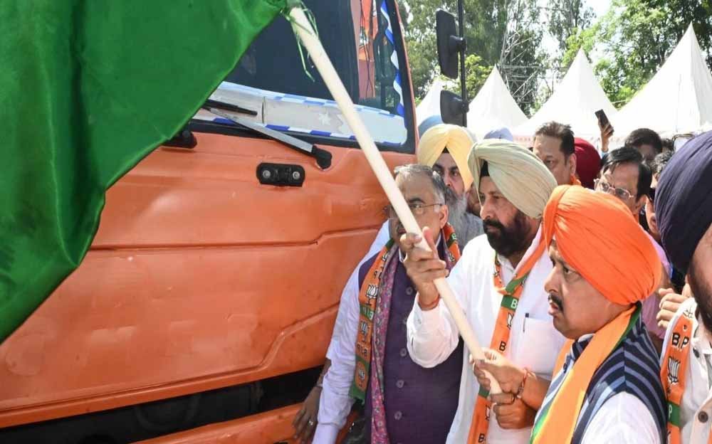 ‘नशा मुक्त पंजाब यात्रा’ से पहले सियासी घमासान, फतेहगढ़ साहिब में BJP पोस्टर फाड़े गए