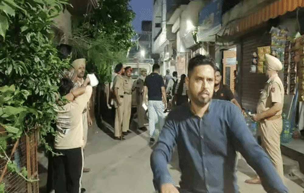 Jalandhar में Tools कंपनी पर Police की Raid, कार्रवाई को लेकर मालिक से हुई तीखी नोकझोंक