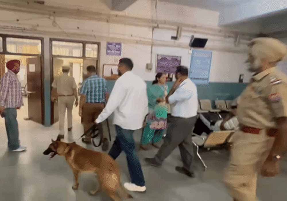 बम धमकी से लुधियाना में अलर्ट, कोर्ट-अथॉरिटीज के साथ एयरपोर्ट और नेताओं पर हमले की धमकी