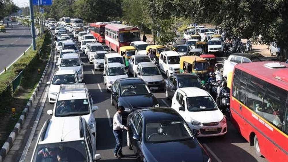 चंडीगढ़ में VVIP मूवमेंट का असर, स्कूलों के बाहर सड़क पर जाम