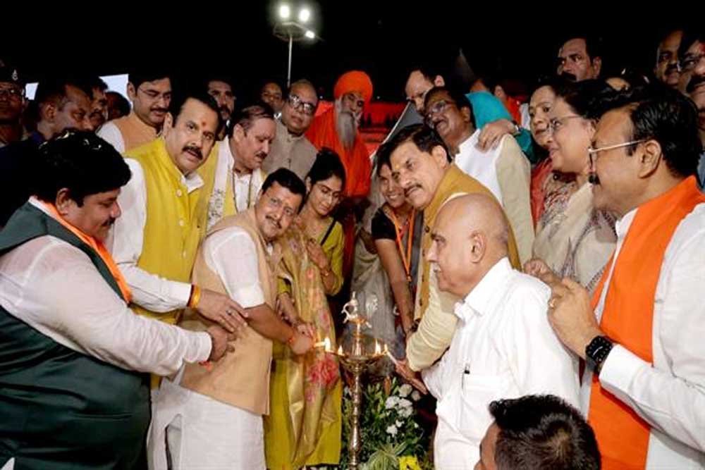 प्रदेश में 3.55 करोड़ दीये किये गये प्रज्ज्वलित 845 आईकॉनिक प्लेस भी जगमगाये दीयो से