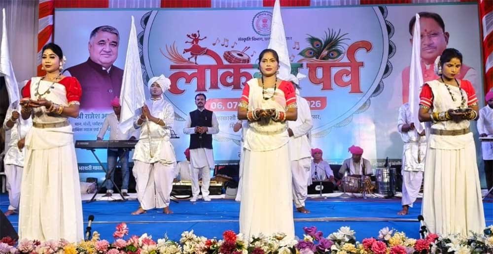 लोकगीत, नृत्य और सरहुल-करमा की थाप ने बांधा समां, रंगारंग अंदाज में हुआ लोकरंग पर्व का समापन