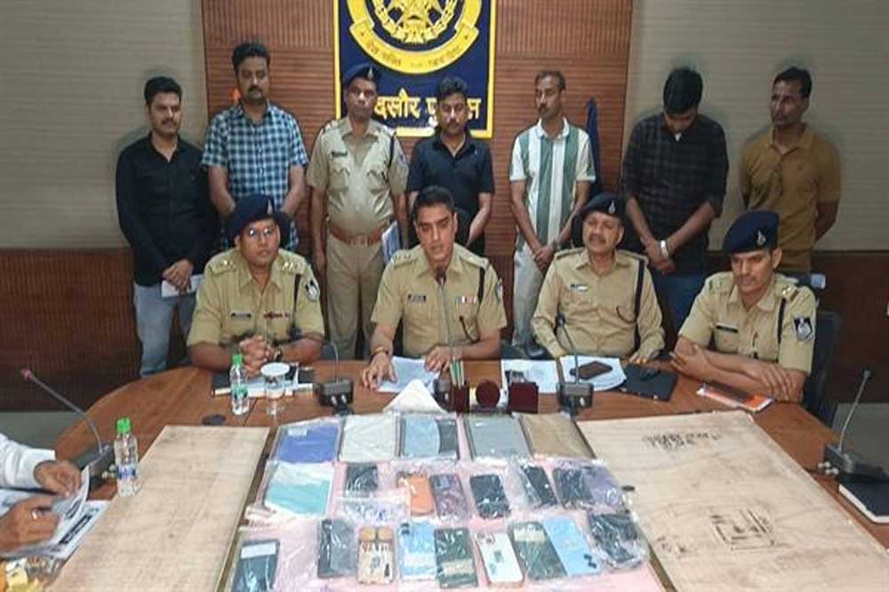 150 से अधिक म्यूल बैंक खातों व सिम का उपयोग कर 11 करोड़ रुपये से अधिक की ठगी का खुलासा