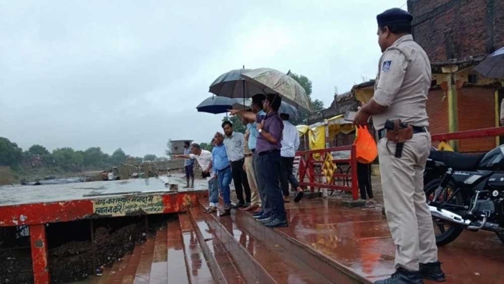 मंदाकिनी के बढ़ते जलस्तर ने बढ़ाई चिंता, चित्रकूट में प्रशासन ने संभाला मोर्चा