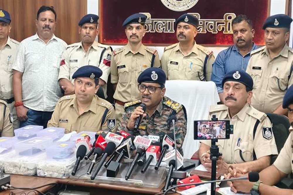 320 ग्राम सोना और 26 किलो चांदी सहित लगभग 1 करोड़ 11 लाख रुपये से अधिक की 100 प्रतिशत संपत्ति जब्त 7 आरोपी गिरफ्तार