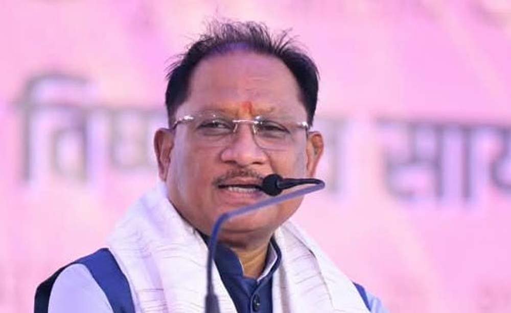 पूज्य बाबा प्रियदर्शी राम जी से भेंट कर लिया आशीर्वाद, पंगत में बैठकर ग्रहण किया प्रसाद
