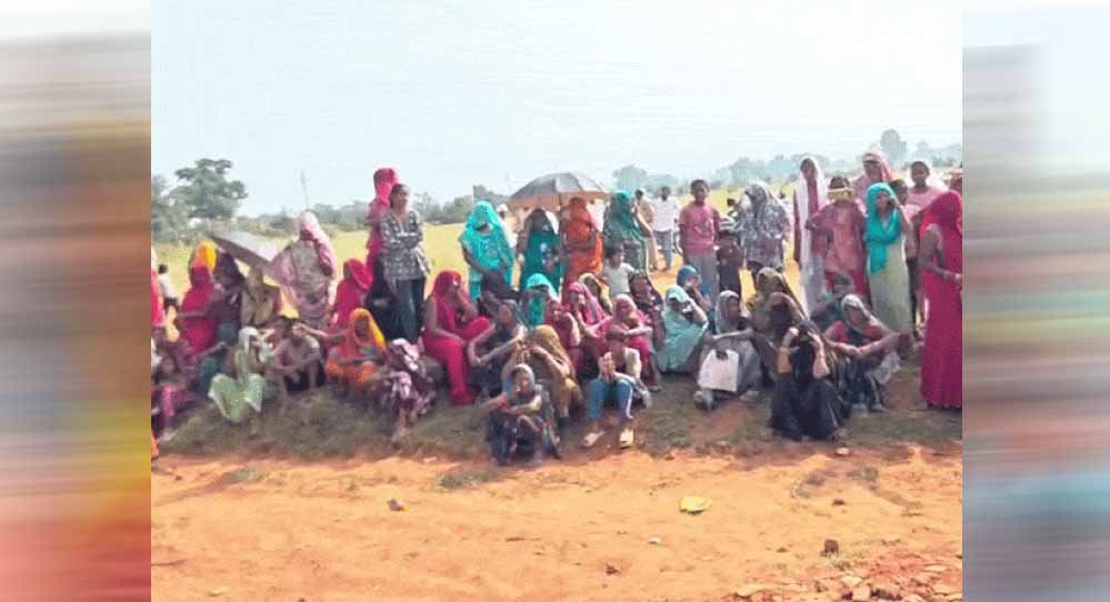 टाटा न्यूक्लियर प्लांट के खिलाफ ग्रामीणों का विरोध जारी, सरपंच के नाम जारी फर्जी NOC की जांच की मांग