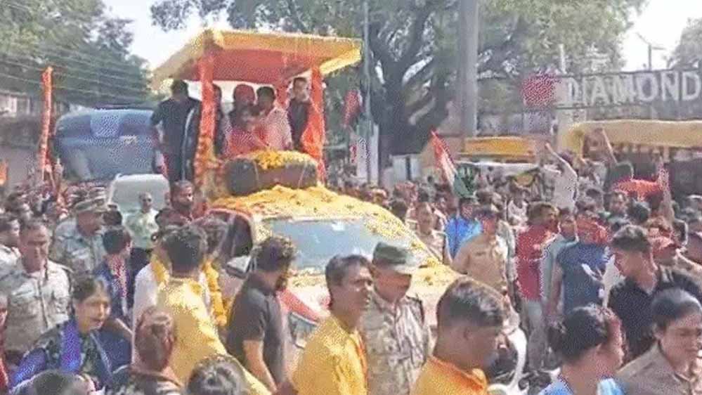 धीरेंद्र शास्त्री की रथयात्रा में भक्त बने सलमान खान, दूसरे दिन 7 संकल्पों के साथ सनातन एकता पर जोर