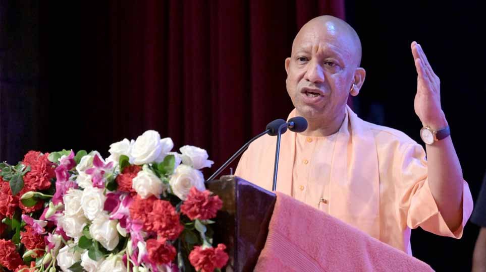 सोशल मीडिया पर पांच से सात घंटे बिताने वाले युवा एक-दो घंटे पुस्तकों को दें : मुख्यमंत्री योगी