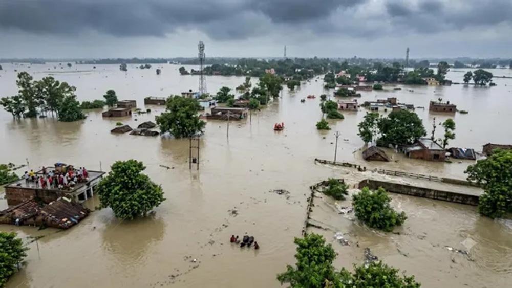 बिहार में गंगा-गंडक का रौद्र रूप, बाढ़ से 10 हजार करोड़ से ज्यादा का नुकसान; 11 जिले प्रभावित