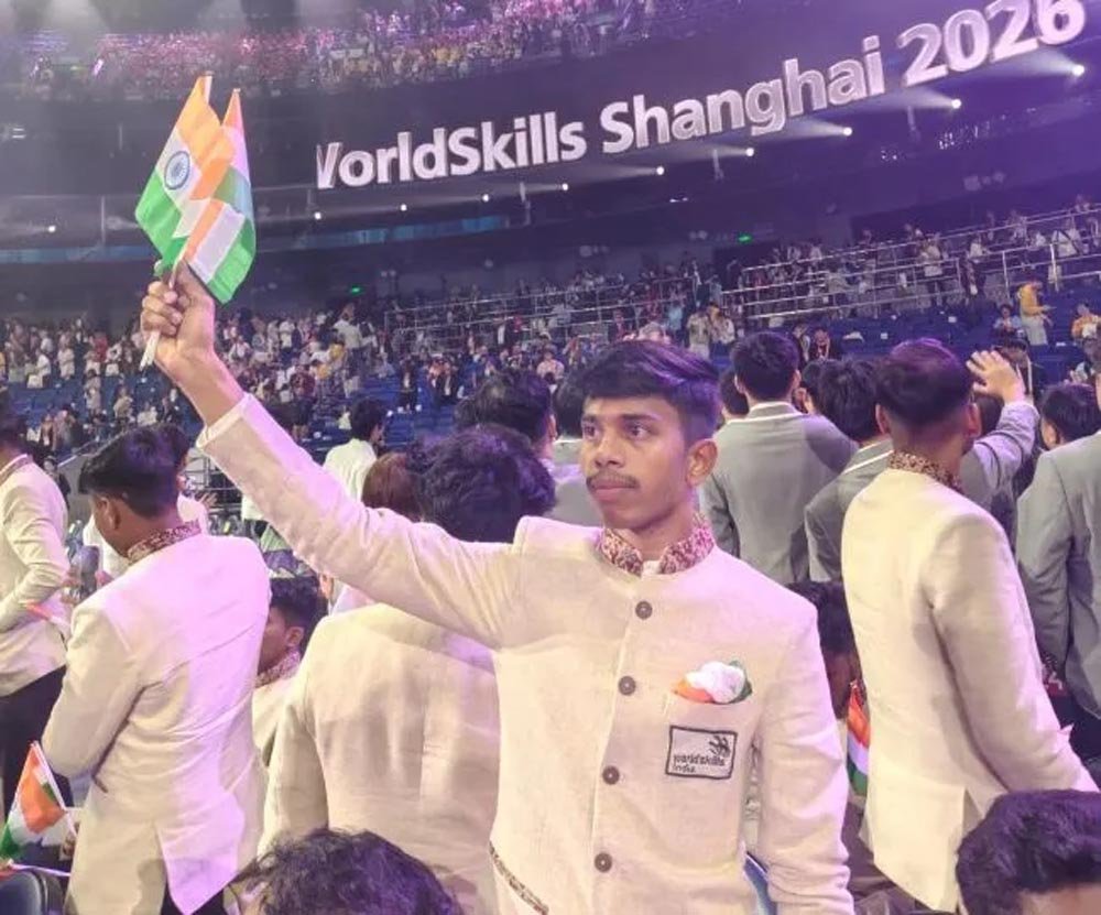 गांव में स्कूल नहीं, फिर भी हुनर से दुनिया में बनाई पहचान, कटिहार के दिलखुश से मिले पीएम मोदी