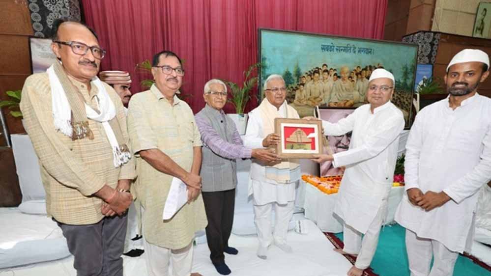 सर्वधर्म प्रार्थना सभा में शामिल हुए राज्यपाल पटेल, गांधी जयंती पर दिया संदेश