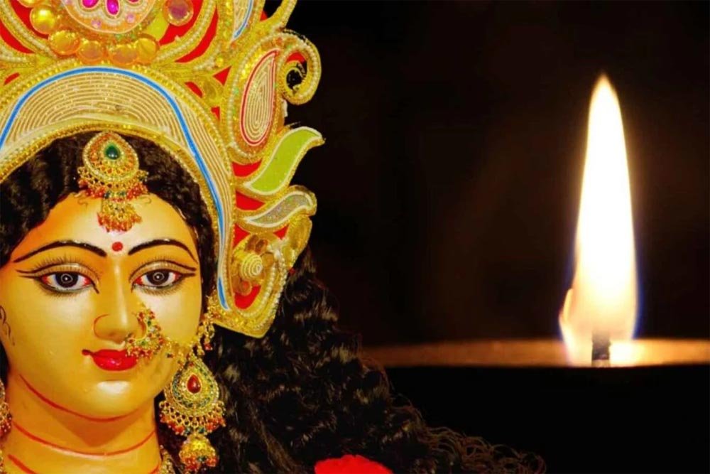 Shardiya Navratri 2026: अखंड ज्योति जलाते समय न करें ये गलतियां, जानें शुभ दिशा और जरूरी सावधानियां