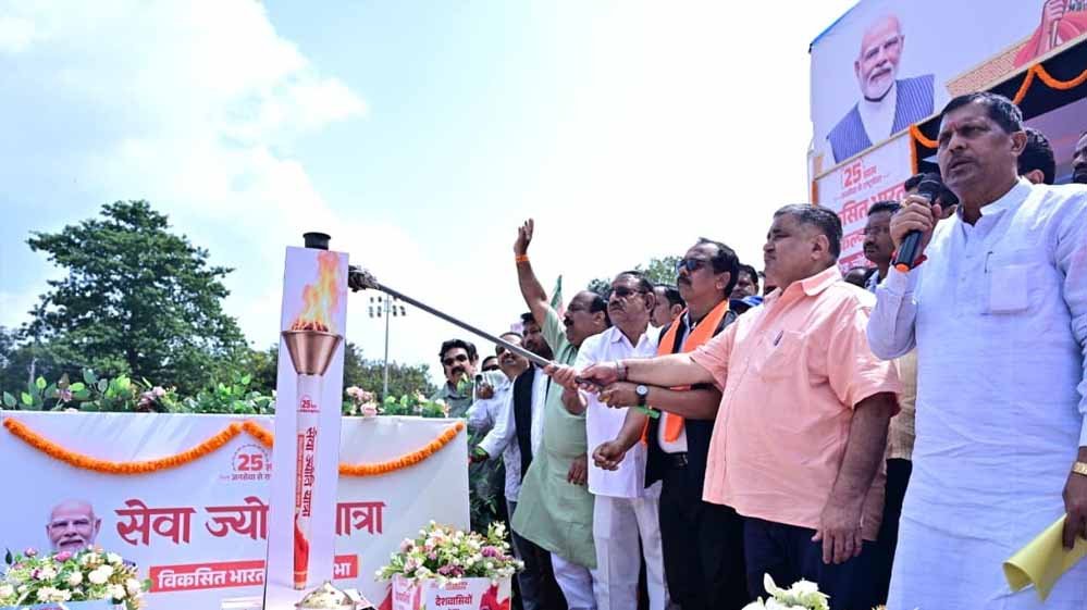 प्रधानमंत्री नरेंद्र मोदी के जनसेवा से राष्ट्रसेवा के 25 वर्ष पूर्ण होने पर हुआ आयोजन, नागरिकों और युवाओं ने उत्साह से निभाई सहभागिता