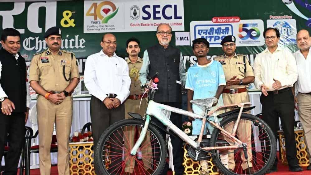 रायपुर में राज्यपाल रमेन डेका ने गिनाए खेलों के फायदे, बोले- अनुशासन के साथ बनता है बेहतर करियर