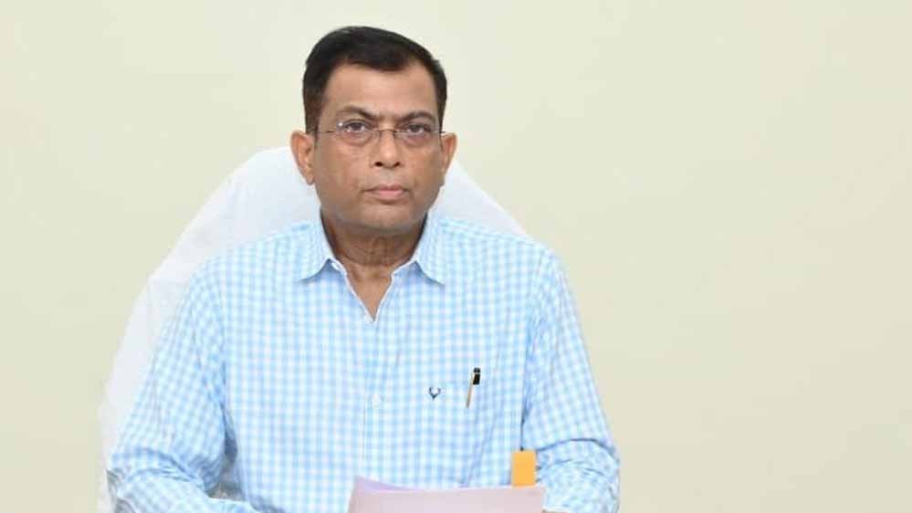 नगर पालिका एव त्रिस्तरीय पंचायत के आगामी  आम/उप निर्वाचन माह दिसम्बर 2026 की तैयारियों को लेकर निर्वाचन आयुक्त ने संबंधित विभागों की समीक्षा बैठक ली